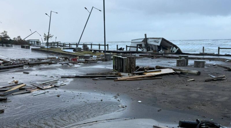Se realizan tareas de limpieza y recolección tras el fuerte temporal que afectó a la ciudad