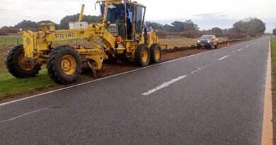 Realizan tareas de mantenimiento en las banquinas de la Ruta Provincial 78